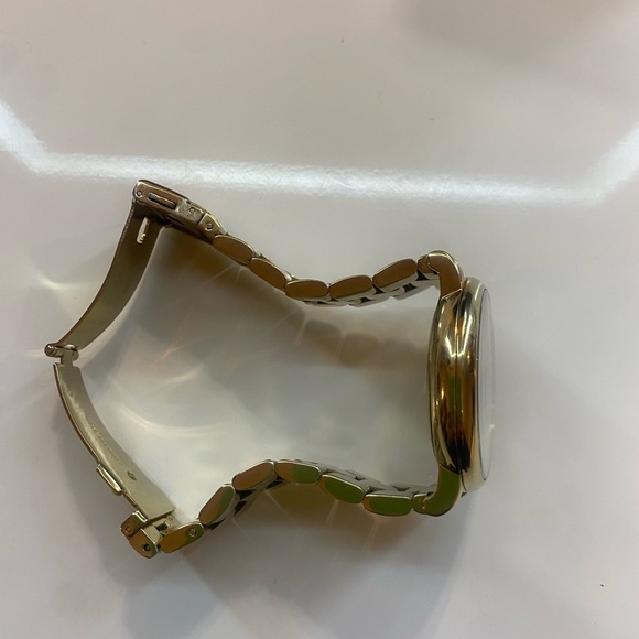 Gently used Marc Jacob’s Watch - Picture 8 of 10